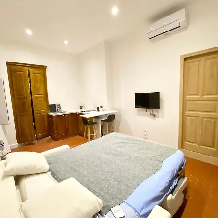 Belle D Et Cuisine Hyper Centre *